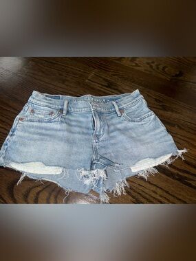 American Eagle Outfitters Super Low Rise Perfect Shortie light Wash distressed